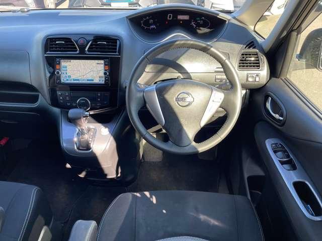 窓ガラスが大きく車両感覚も掴みやすいお車ですので安心してお乗りいただけます。