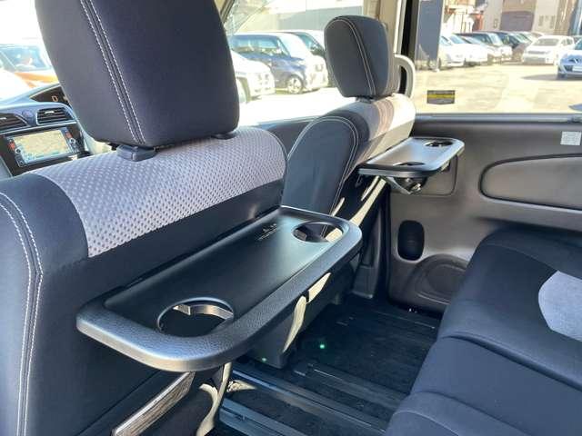 ドリンクホルダーがございますのでお飲み物の置き場に困ることもございません。