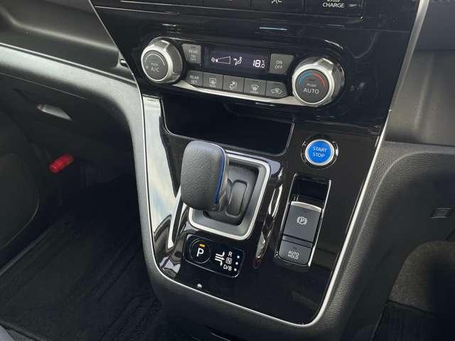 セレナ １．２　ｅ－ＰＯＷＥＲ　ハイウェイスター　Ｖ　プロパイロット　ワンオーナー　１オナ　フルオートエアコン　アルミホイール　エアバック　ＡＢＳ　パワステ　パワーウィンドウ（8枚目）