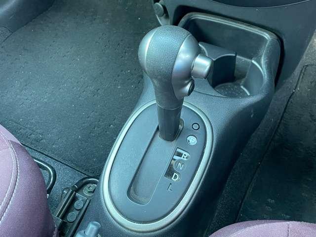 マーチ １．２　Ｓ　プラムインテリア　ワンオーナー　純正ナビ　１オーナー　エアコン　パワーステアリング　ＡＢＳ　エアバッグ　パワーウィンドウ（6枚目）