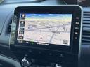 日産純正のカーナビが付いておりますので知らない所でもサポートしますので安心ですね。色々な機能でドライブも快適ですね。