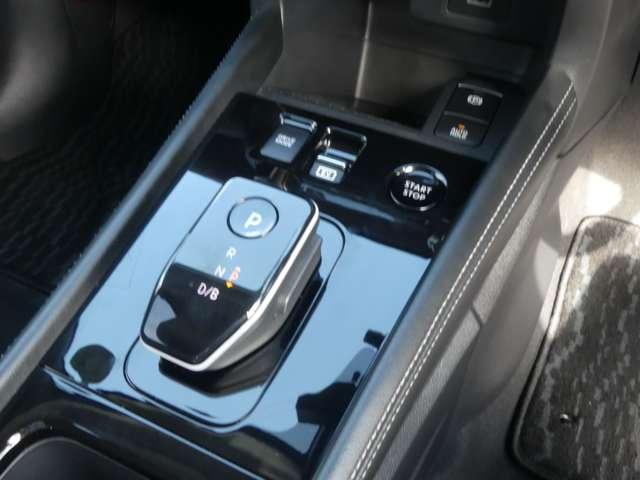 キックス １．２　Ｘ　ＦＯＵＲ　（ｅ－ＰＯＷＥＲ）　４ＷＤ　スタイルエディション　プロパイロット　衝突軽減　ＬＥＤ　全方位カメラ　スマートキー　車線逸脱警報　４ＷＤ　ドライブレコーダー　バックカメラ　ＥＴＣ　アルミホイール　メモリーナビ　ワンオーナー　オートエアコン　アイドリングストップ（8枚目）