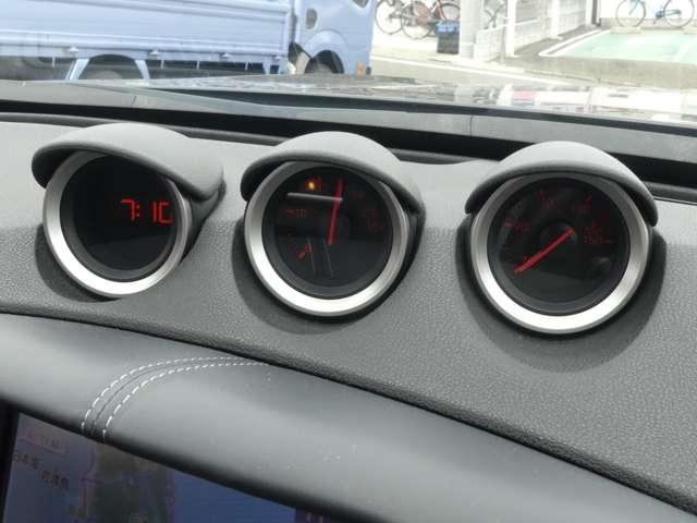 フェアレディＺ ３．７　バージョン　Ｓ　６速ＭＴ車　バックモニター　Ｂモニター　ＥＴＣ　オートエアコン　インテリジェントキー　盗難防止システム　ナビＴＶ　キーレス　ＨＤＤナビ　アルミホイール　Ｗエアバッグ　ＡＢＳ　パワーステアリング　エアバッグ　ワンセグＴＶ（6枚目）