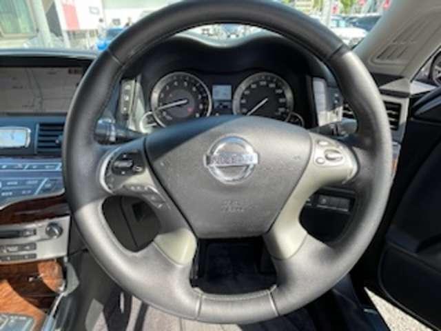 フーガ ２．５　２５０ＧＴ　Ａパッケージ　サイド・バックモニター　Ｂカメラ　ナビ　クルーズコントロール　アルミホイール　ＥＴＣ　オートエアコン　運転席エアバッグ　パワーステアリング　ＡＢＳ　ＨＤＤナビ　カーテンエアバック　助手席エアバッグ　パワーウィンドウ　Ｓカメラ（5枚目）