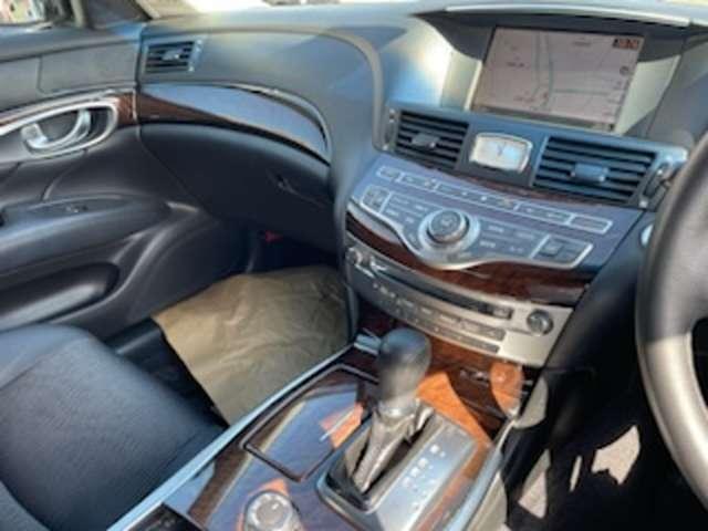 フーガ ２．５　２５０ＧＴ　Ａパッケージ　サイド・バックモニター　Ｂカメラ　ナビ　クルーズコントロール　アルミホイール　ＥＴＣ　オートエアコン　運転席エアバッグ　パワーステアリング　ＡＢＳ　ＨＤＤナビ　カーテンエアバック　助手席エアバッグ　パワーウィンドウ　Ｓカメラ（7枚目）
