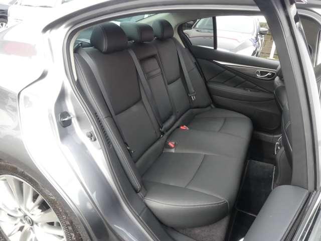 スカイライン ３．５　ハイブリッド　ＧＴ　タイプＰ　プロパイロット２．０　黒本革シート　踏み間違い防止　インテリジェントアラウンドビューモニター　黒革シート　レーンキープアシスト　バックカメラ　ＥＴＣ　ＬＥＤ　１オーナー　定期点検記録簿　インテリジェントキー　ＡＣＣ　キーフリー（14枚目）