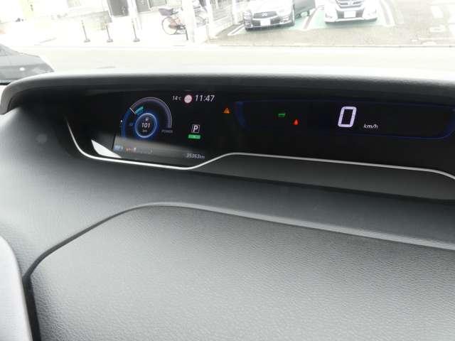 セレナ １．２　ｅ－ＰＯＷＥＲ　ハイウェイスター　Ｖ　防水シート　ツインモニター　３６０°カメラ　エマジェンシーブレーキ　１オナ　スマキー　ＬＥＤ　レーンアシスト　点検記録簿付　ＥＴＣ　ドラレコ　Ａストップ　イモビ　フルオートエアコン　アルミホイール　エアバック　メモリーナビ（7枚目）