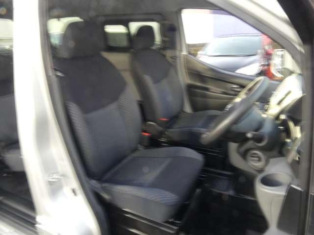 ＮＶ２００バネットワゴン １．６　１６Ｘ－３Ｒ　三列シート７人乗りメモリーナビバックモニ　パワステ　パワーウインドウ　ワンセグ　点検記録簿　１オーナー　インテリジェントキー　ＡＣ　バックカメラ　エアバッグ　Ｗエアバック　ＡＢＳ　メモリーナビ　キーフリー（12枚目）