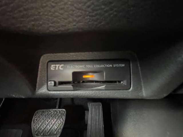 スカイライン ３．５　３５０ＧＴ　ハイブリッド　タイプＰ　黒本革シート　インテリジェントクルーズＣ　スマートキ　プリクラッシュ　アラウンドモニタ　盗難防止システム　ＬＥＤ　ＡＷ　オートクルーズコントロール　ＴＶナビ　オートエアコン　キーレスゴー　メモリ－ナビ　レーンアシスト　Ｂカメラ　ＥＴＣ　革（15枚目）