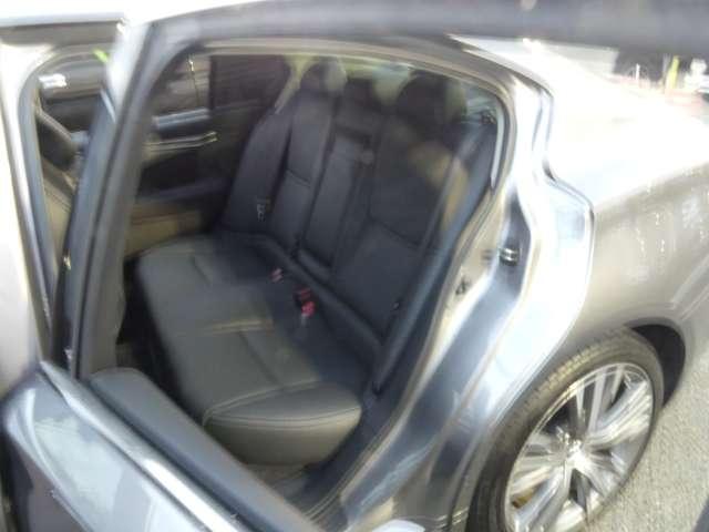 スカイライン ３．０　ＧＴ　タイプＳＰ　本革シート　ツインターボ　アルミホイール　オートクルーズコントロール　ナビＴＶ　黒革シート　レーンキープ　スマートキー　ＥＴＣ　イモビライザー　バックカメラ　寒冷地仕様　アラウンドモニタ　誤発進抑制（15枚目）