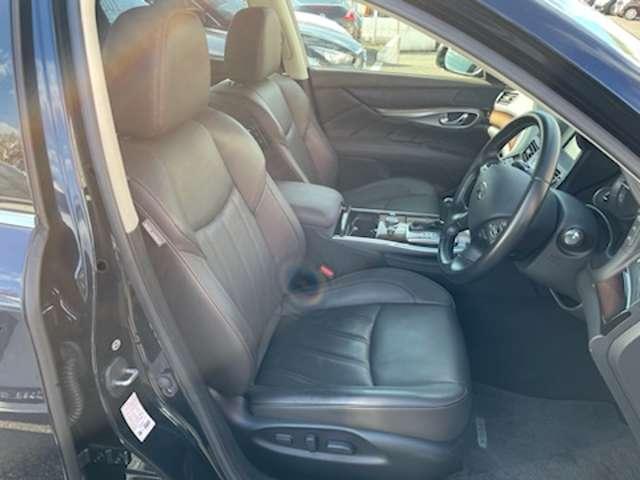 フーガハイブリッド ３．５　ＶＩＰ　セミアニリン本革シート　レーンキープアシスト　記録簿付き　クルコン　エマブレ　ＬＥＤライト　スマートキー　アルミホイール　本革　ＥＴＣ　バックモニター　ＨＤＤナビ　サイドカメラ　オートエアコン（3枚目）