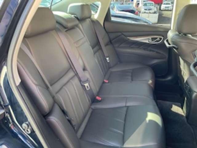 フーガハイブリッド ３．５　ＶＩＰ　セミアニリン本革シート　レーンキープアシスト　記録簿付き　クルコン　エマブレ　ＬＥＤライト　スマートキー　アルミホイール　本革　ＥＴＣ　バックモニター　ＨＤＤナビ　サイドカメラ　オートエアコン（4枚目）