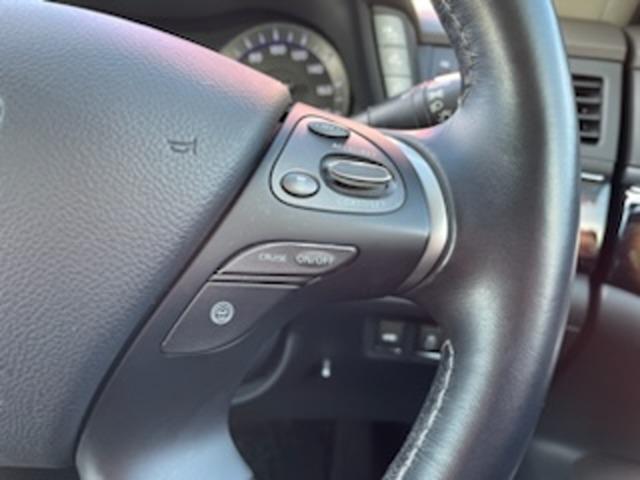 フーガハイブリッド ３．５　ＶＩＰ　セミアニリン本革シート　レーンキープアシスト　記録簿付き　クルコン　エマブレ　ＬＥＤライト　スマートキー　アルミホイール　本革　ＥＴＣ　バックモニター　ＨＤＤナビ　サイドカメラ　オートエアコン（6枚目）