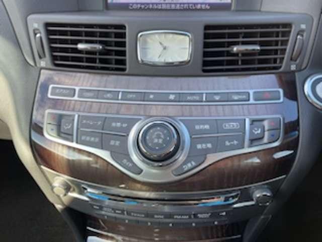 フーガハイブリッド ３．５　ＶＩＰ　セミアニリン本革シート　レーンキープアシスト　記録簿付き　クルコン　エマブレ　ＬＥＤライト　スマートキー　アルミホイール　本革　ＥＴＣ　バックモニター　ＨＤＤナビ　サイドカメラ　オートエアコン（10枚目）