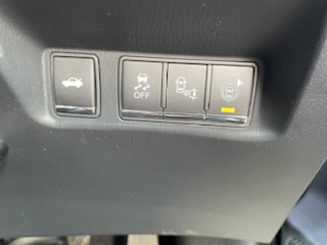 フーガハイブリッド ３．５　ＶＩＰ　セミアニリン本革シート　レーンキープアシスト　記録簿付き　クルコン　エマブレ　ＬＥＤライト　スマートキー　アルミホイール　本革　ＥＴＣ　バックモニター　ＨＤＤナビ　サイドカメラ　オートエアコン（14枚目）