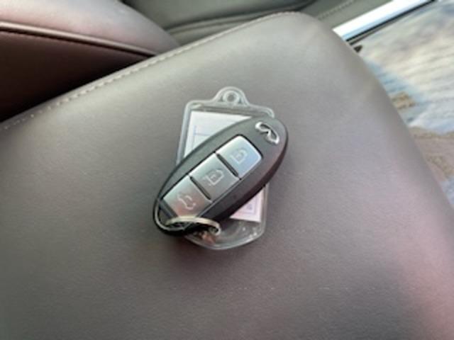 フーガハイブリッド ３．５　ＶＩＰ　セミアニリン本革シート　レーンキープアシスト　記録簿付き　クルコン　エマブレ　ＬＥＤライト　スマートキー　アルミホイール　本革　ＥＴＣ　バックモニター　ＨＤＤナビ　サイドカメラ　オートエアコン（18枚目）