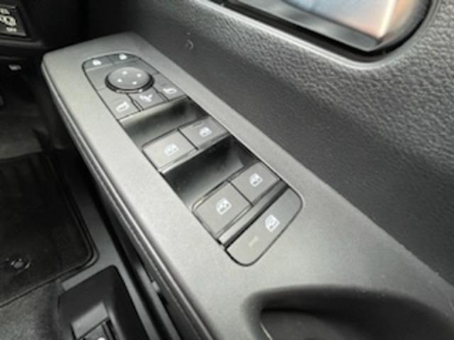 セレナ 1.4 e-POWER ハイウェイスターV ツインモニター プロパイロット 自動(被害軽減)ブレーキ LDP 追従クルーズ LEDランプ アルミホイール ETC 記録簿 盗難防止システム スマートキー 1オナ オートエアコン サイドカーテンエアバック ナビTV メモリーナビ(15枚目)