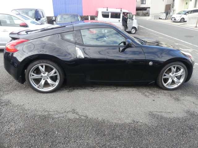 フェアレディZ 3.7 バージョン ST パドルシフト7AT ボーズサウンド アルミ エアバック リアカメラ 盗難防止装置 スマートエントリー ワンセグTV パワーステアリング ETC車載器 パワーウインドウ キーレス エアコン HDDナビ カーテンエアバッグ ABS 記録簿付(19枚目)