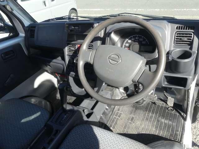 NT100クリッパートラック 660 DX セーフティ パッケージ 4WD オートマパートタイム4WD 助手席エアバック 運転席エアバック 4WD パワステ エアコン ABS(3枚目)