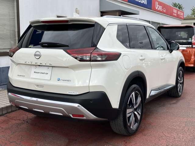 エクストレイル Ｇ　ｅ－４ＯＲＣＥ　当社試乗車ＵＰ　衝突被害軽減ブレーキ　踏み間違い衝突防止　メモリーナビ　アラウンドビュー　前後ドライブレコーダー　ＥＴＣ２．０　ＬＥＤヘッドライト　ハイビームアシスト　電動シート＆シートヒーター（2枚目）