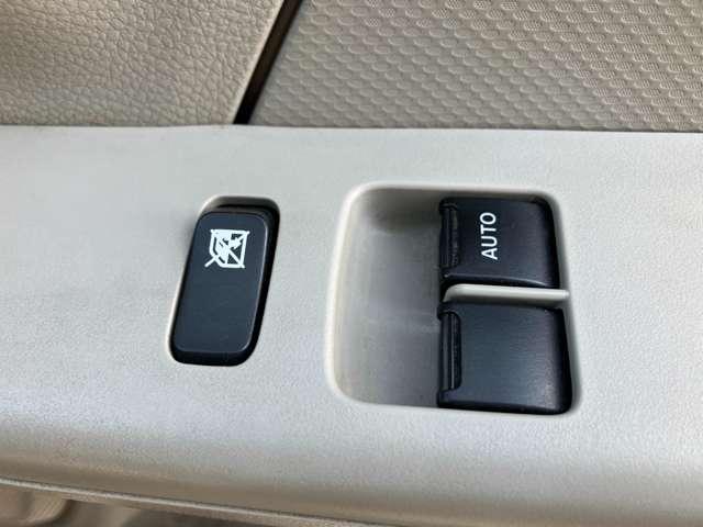 運転席、助手席はパワーウインドウです。