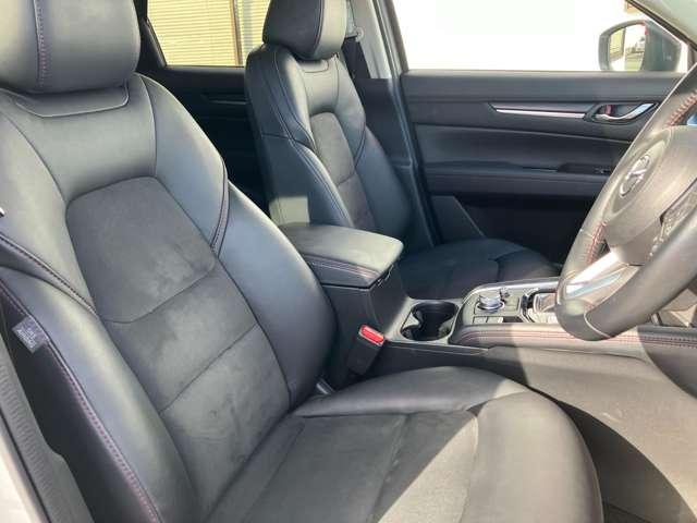 ほっと落ち着けるブラック系インテリア（＾＾♪前席には、サイド＆カーテンエアバックが装備されているので安心です！（＾＾）！