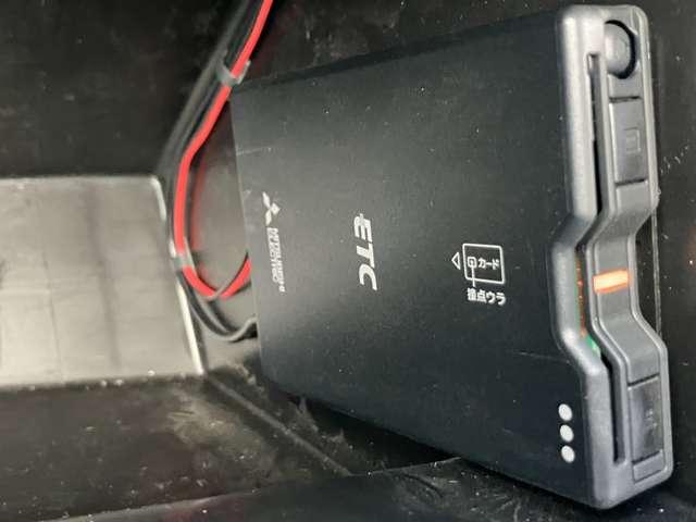 ＥＴＣ２．０を装備しております。高速道路での渋滞情報取や従来のＥＴＣより通行料金がお安くなる場合があります。