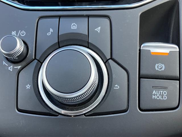 電動パーキングブレーキ装備！また、オートブレーキホールド機能もありますので、停車時ブレーキペダルから足を離してもブレーキ力を保持しているので動き出しません。（アクセルペダルを踏むと解除され発進します）