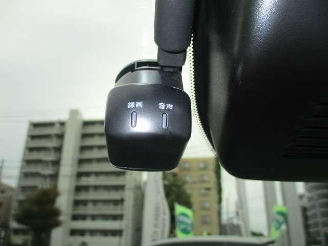 オーラ 1.2 G レザーエディション BOSEパーソナライズサウンドシステム・プロ ワンオーナ 追突防止 レーダークルーズ 本革 車線逸脱警報装置 LED 記録簿 バックモニター ETC インテリジェントキー メモリーナビゲーション AW キーレスエントリー オートエアコン ABS(9枚目)