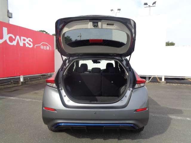 リーフ ｅ＋　Ｘ　ワンオ－ナ－車　ＬＥＤライト　アダプティブクルーズコントロール　ＥＴＣ　インテリキー　バックカメラ　点検記録簿　メモリーナビ　オートエアコン　サイドエアバック　Ｗエアバック　ナビＴＶ　キーフリー（17枚目）