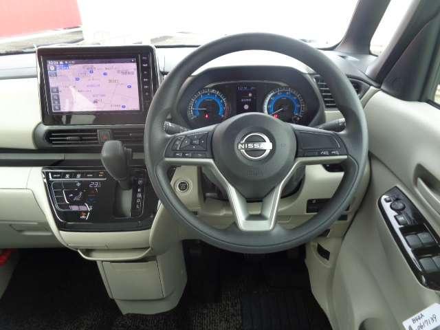 ルークス ６６０　Ｘ　アラモニ　前後衝突軽減ブレーキ　カーナビ　車線逸脱防止　スマートキー　キーフリー　ｉ－ｓｔｏｐ　フルオートエアコン　パワーウインドウ　バックカメラ　盗難防止　カーテンエアバッグ　Ｗエアバック　ＡＢＳ（4枚目）
