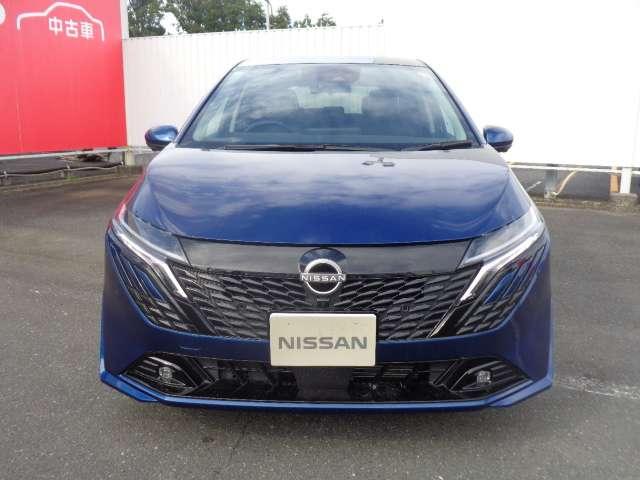 オーラ １．２　Ｇ　レザーエディション　追突防止　レーダークルーズ　車線逸脱警報装置　盗難防止　記録簿　バックモニター　ＥＴＣ　インテリジェントキー　メモリーナビゲーション　ＡＷ　キーレスエントリー　オートエアコン　ＡＢＳ　パワーウィンドウ（3枚目）