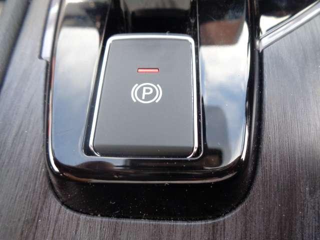 オーラ １．２　Ｇ　レザーエディション　追突防止　レーダークルーズ　車線逸脱警報装置　盗難防止　記録簿　バックモニター　ＥＴＣ　インテリジェントキー　メモリーナビゲーション　ＡＷ　キーレスエントリー　オートエアコン　ＡＢＳ　パワーウィンドウ（12枚目）