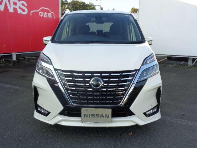 セレナ ２．０　ハイウェイスター　Ｖ　サイドエアバッグ　１オナ　アルミ　衝突被害軽減　エアバッグ　両側オートスライドドア　ＬＥＤライト　クルコン　メモリーナビ　アイドリングストップ　ナビＴＶ　パワステ　Ｗエアバッグ　ＡＢＳ　ＥＴＣ付（3枚目）