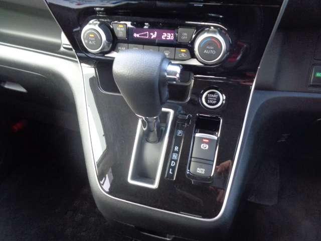 セレナ ２．０　ハイウェイスター　Ｖ　サイドエアバッグ　１オナ　アルミ　衝突被害軽減　エアバッグ　両側オートスライドドア　ＬＥＤライト　クルコン　メモリーナビ　アイドリングストップ　ナビＴＶ　パワステ　Ｗエアバッグ　ＡＢＳ　ＥＴＣ付（10枚目）