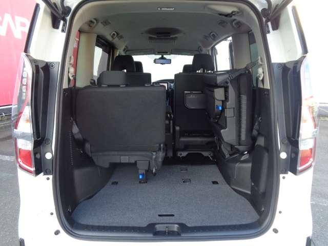 セレナ ２．０　ハイウェイスター　Ｖ　サイドエアバッグ　１オナ　アルミ　衝突被害軽減　エアバッグ　両側オートスライドドア　ＬＥＤライト　クルコン　メモリーナビ　アイドリングストップ　ナビＴＶ　パワステ　Ｗエアバッグ　ＡＢＳ　ＥＴＣ付（16枚目）