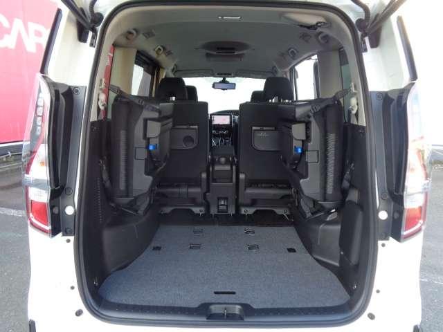 セレナ ２．０　ハイウェイスター　Ｖ　サイドエアバッグ　１オナ　アルミ　衝突被害軽減　エアバッグ　両側オートスライドドア　ＬＥＤライト　クルコン　メモリーナビ　アイドリングストップ　ナビＴＶ　パワステ　Ｗエアバッグ　ＡＢＳ　ＥＴＣ付（17枚目）