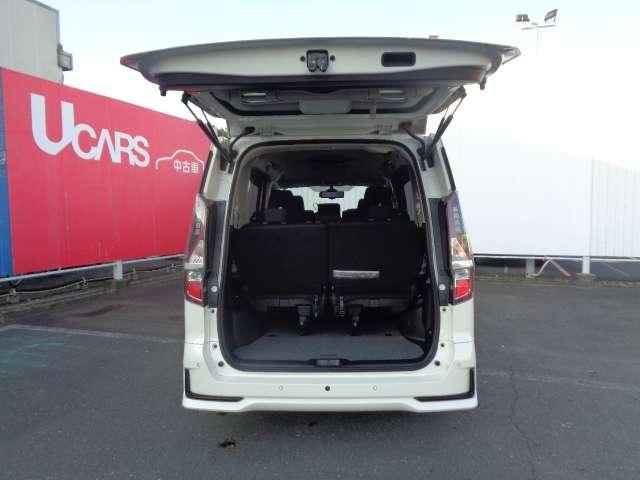 セレナ ２．０　ハイウェイスター　Ｖ　サイドエアバッグ　１オナ　アルミ　衝突被害軽減　エアバッグ　両側オートスライドドア　ＬＥＤライト　クルコン　メモリーナビ　アイドリングストップ　ナビＴＶ　パワステ　Ｗエアバッグ　ＡＢＳ　ＥＴＣ付（19枚目）