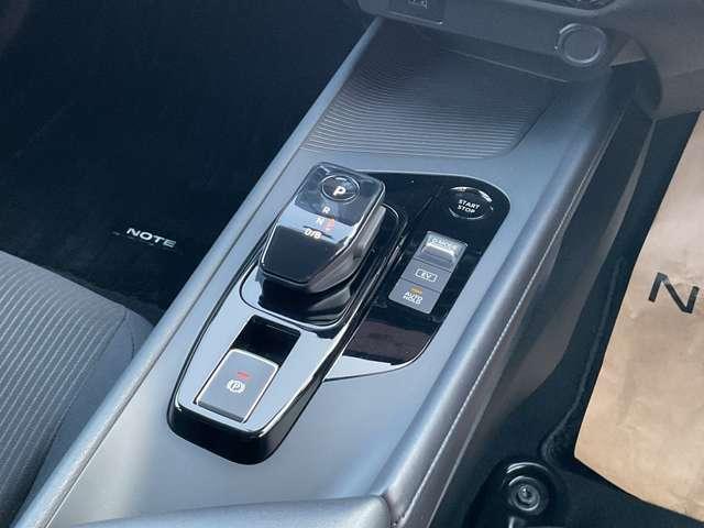 ノート 1.2 X リアカメラ 衝突被害軽減ブレ-キ ナビ LEDヘッドライト レーンアシスト インテリジェントキー アイドリングストップ 整備記録簿 盗難防止システム サイドカーテンエアバック メモリーナビ キーレス(11枚目)