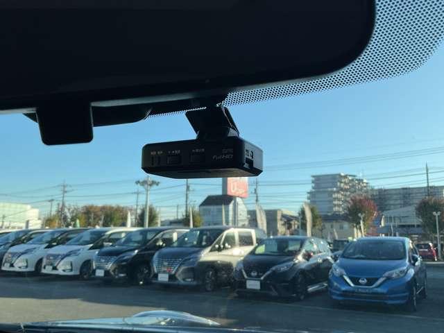 ジューク １．５　１５ＲＸ　Ｗエアバッグ　定期点検記録簿　車線逸脱警報　エマージェンシーブレーキ　ＥＴＣ付　キーフリーシステム　ワンオーナー車　ナビＴＶ　メモリーナビ　パワーウィンドウ　パワーステアリング　ＡＢＳ　ワンセグ（6枚目）