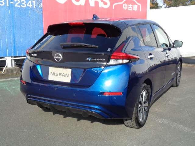 リーフ Ｘ　レーンアシスト　ＬＥＤ　Ｂカメラ　イモビライザー　ドラレコ　クルコン　メモリーナビ　パワーウィンドウ　オートエアコン　Ｗエアバッグ　ＡＷ　サイドエアバッグ　エアバッグ　ワンオーナー　ナビＴＶ　記録簿（4枚目）