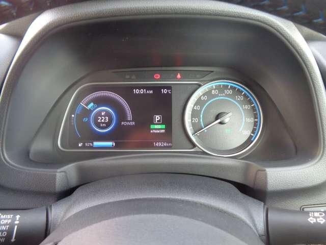 リーフ Ｘ　レーンアシスト　ＬＥＤ　Ｂカメラ　イモビライザー　ドラレコ　クルコン　メモリーナビ　パワーウィンドウ　オートエアコン　Ｗエアバッグ　ＡＷ　サイドエアバッグ　エアバッグ　ワンオーナー　ナビＴＶ　記録簿（9枚目）