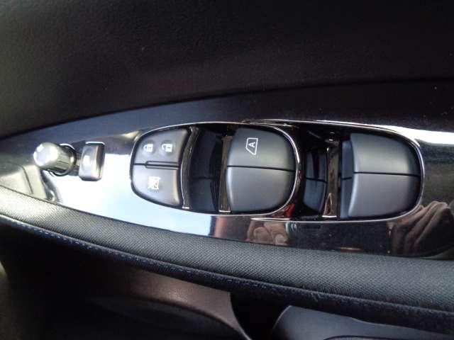 リーフ Ｘ　レーンアシスト　ＬＥＤ　Ｂカメラ　イモビライザー　ドラレコ　クルコン　メモリーナビ　パワーウィンドウ　オートエアコン　Ｗエアバッグ　ＡＷ　サイドエアバッグ　エアバッグ　ワンオーナー　ナビＴＶ　記録簿（18枚目）