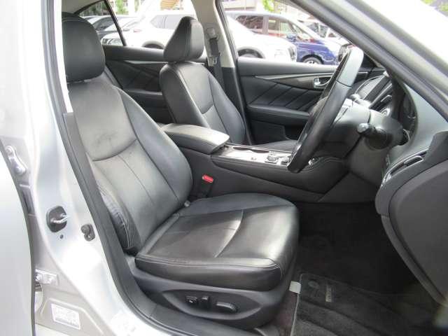 スカイライン 200GT-tタイプP 衝突軽減装置 ドラレコ LED Bカメラ スマートキー 黒革シート 盗難防止 オートクルーズコントロール ETC レーンキープアシスト ナビTV ABS アルミホイール メモリーナビ キーレス 記録簿(5枚目)