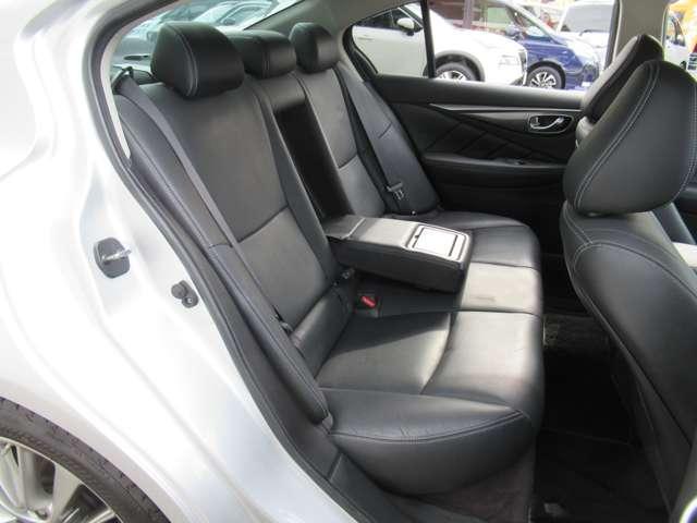 スカイライン 200GT-tタイプP 衝突軽減装置 ドラレコ LED Bカメラ スマートキー 黒革シート 盗難防止 オートクルーズコントロール ETC レーンキープアシスト ナビTV ABS アルミホイール メモリーナビ キーレス 記録簿(6枚目)