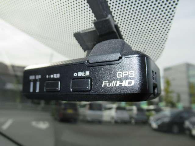 スカイライン 200GT-tタイプP 衝突軽減装置 ドラレコ LED Bカメラ スマートキー 黒革シート 盗難防止 オートクルーズコントロール ETC レーンキープアシスト ナビTV ABS アルミホイール メモリーナビ キーレス 記録簿(13枚目)