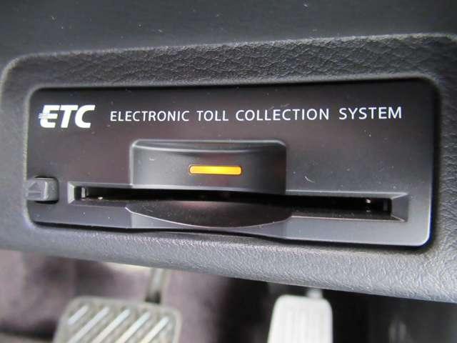 スカイライン 200GT-tタイプP 衝突軽減装置 ドラレコ LED Bカメラ スマートキー 黒革シート 盗難防止 オートクルーズコントロール ETC レーンキープアシスト ナビTV ABS アルミホイール メモリーナビ キーレス 記録簿(14枚目)