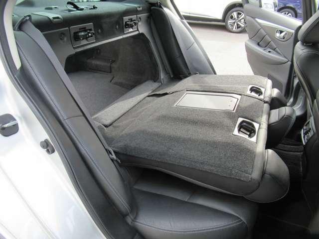 スカイライン 200GT-tタイプP 衝突軽減装置 ドラレコ LED Bカメラ スマートキー 黒革シート 盗難防止 オートクルーズコントロール ETC レーンキープアシスト ナビTV ABS アルミホイール メモリーナビ キーレス 記録簿(19枚目)