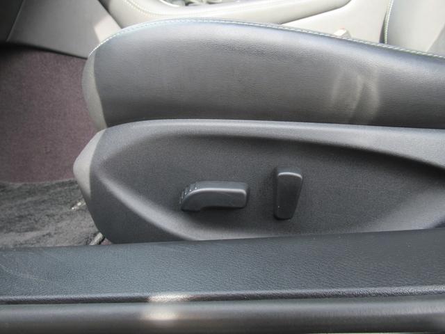 スカイライン 200GT-tタイプP 衝突軽減装置 ドラレコ LED Bカメラ スマートキー 黒革シート 盗難防止 オートクルーズコントロール ETC レーンキープアシスト ナビTV ABS アルミホイール メモリーナビ キーレス 記録簿(26枚目)