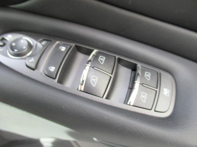 スカイライン 200GT-tタイプP 衝突軽減装置 ドラレコ LED Bカメラ スマートキー 黒革シート 盗難防止 オートクルーズコントロール ETC レーンキープアシスト ナビTV ABS アルミホイール メモリーナビ キーレス 記録簿(28枚目)